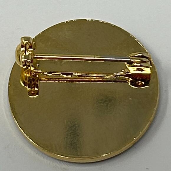 Vintage Beretta USA Hat Lapel Pin Pinback Button Guns Firearms Pistols Logo - Picture 2 of 3